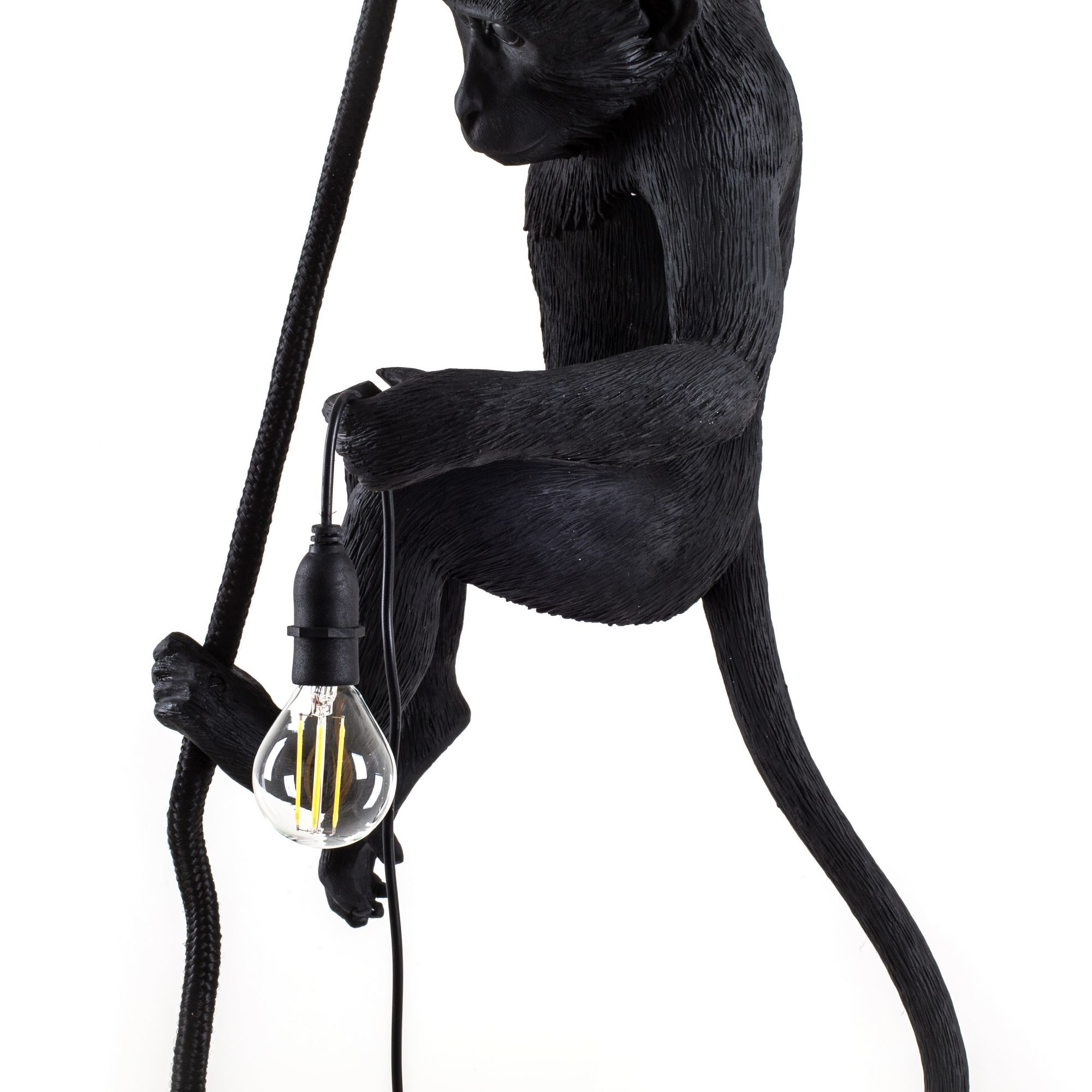 Schwarze Monkey Lamp Pendelleuchte von Seletti: Affe hält Glühbirne an einem Seil. Designlampe.