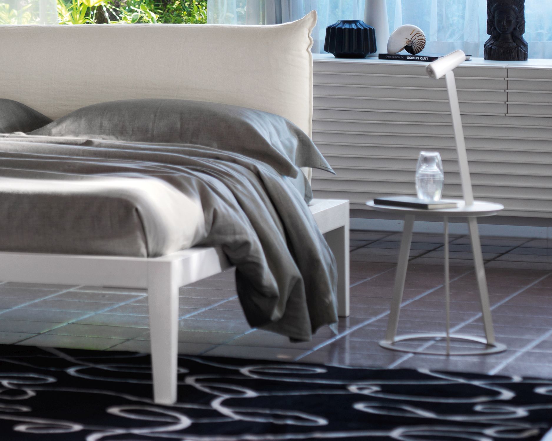 Albino Torcia Beistelltisch weiß Casamania Horm