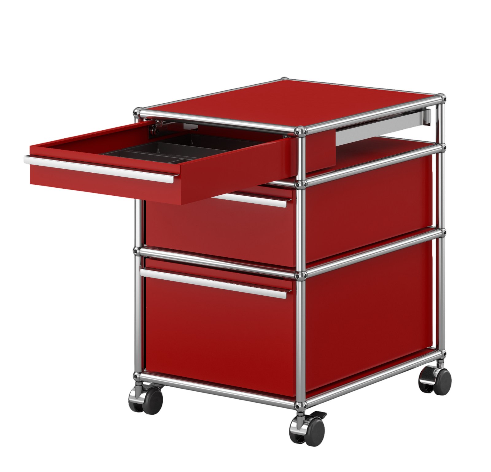 USM Haller Rollcontainer in Rubinrot mit drei Schubladen, eine Schublade ist geöffnet, Chromgestell und Rollen.