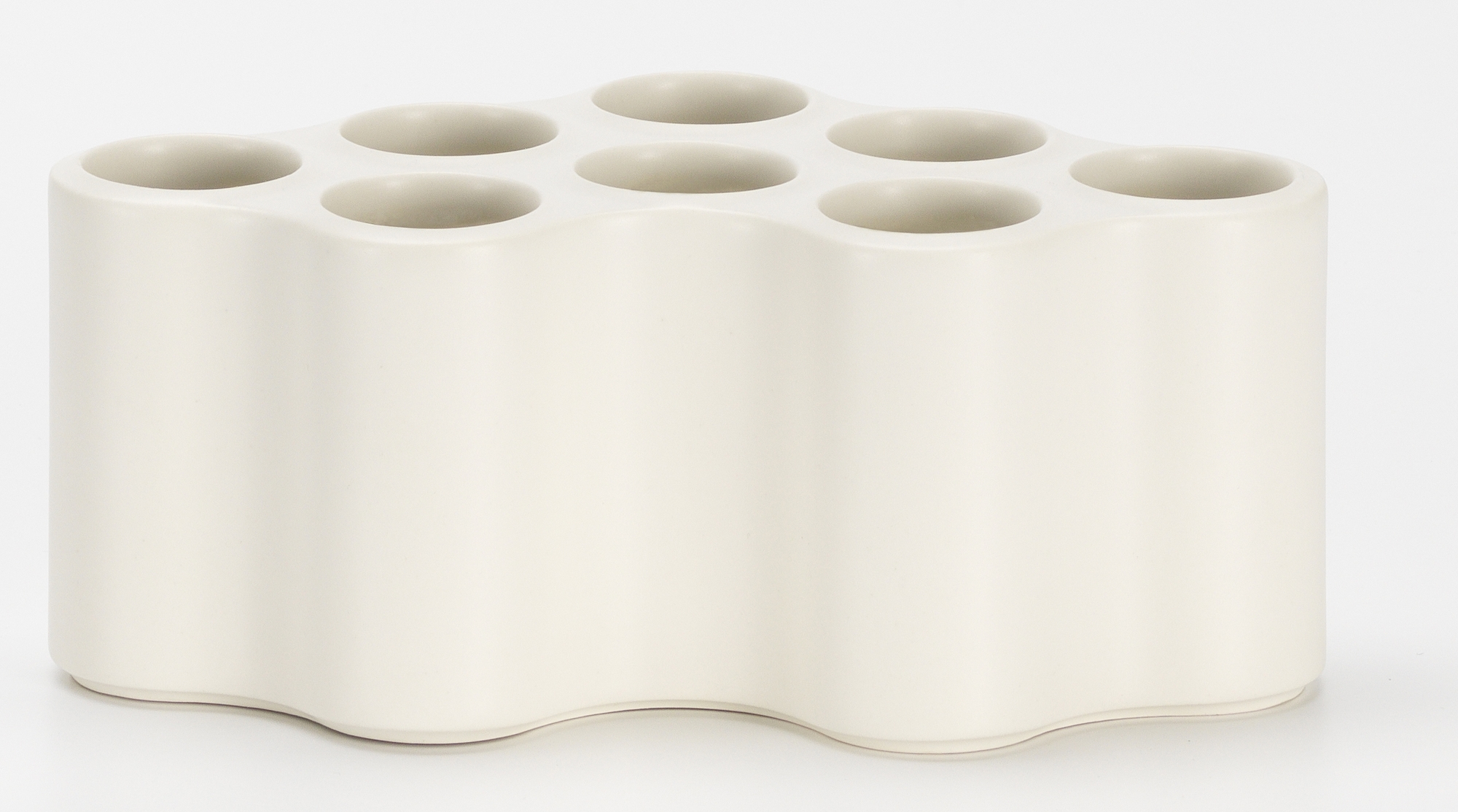 Beige Nuage Vase von Vitra, Keramik Blumenvase mit mehreren Öffnungen für Blumen.