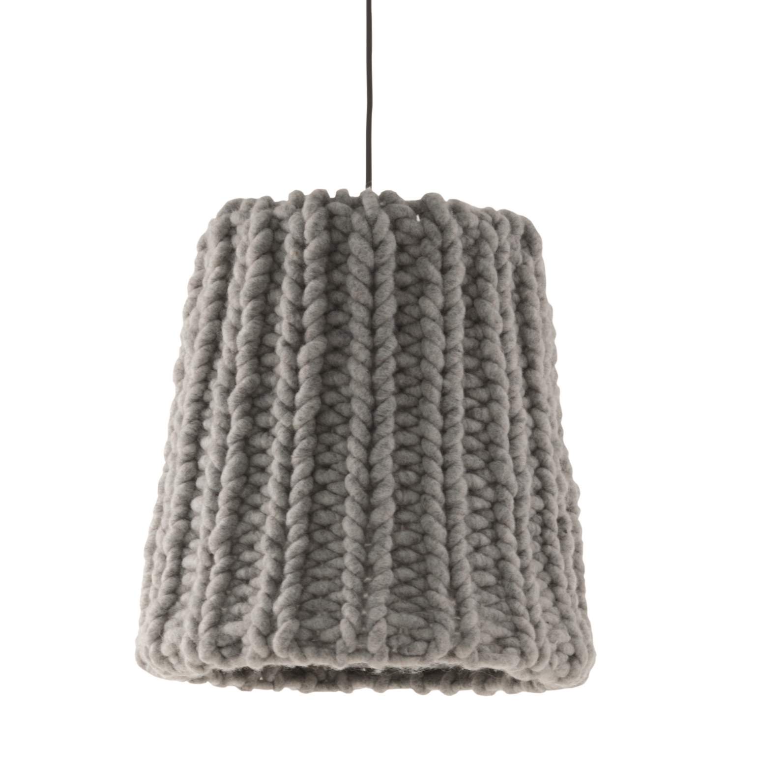 Graue Granny Hängeleuchte mit grobem Strickmuster, moderne Wohnraumleuchte für stilvolle Beleuchtung.
