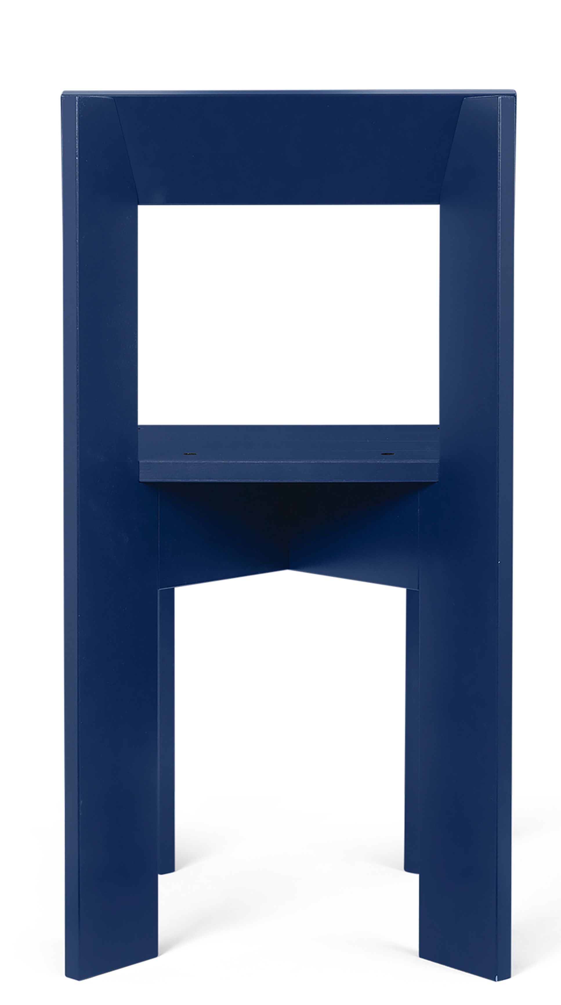 Blauer Ark Dining Chair Stuhl von Ferm Living aus lackiertem Buchenholz, Frontansicht.