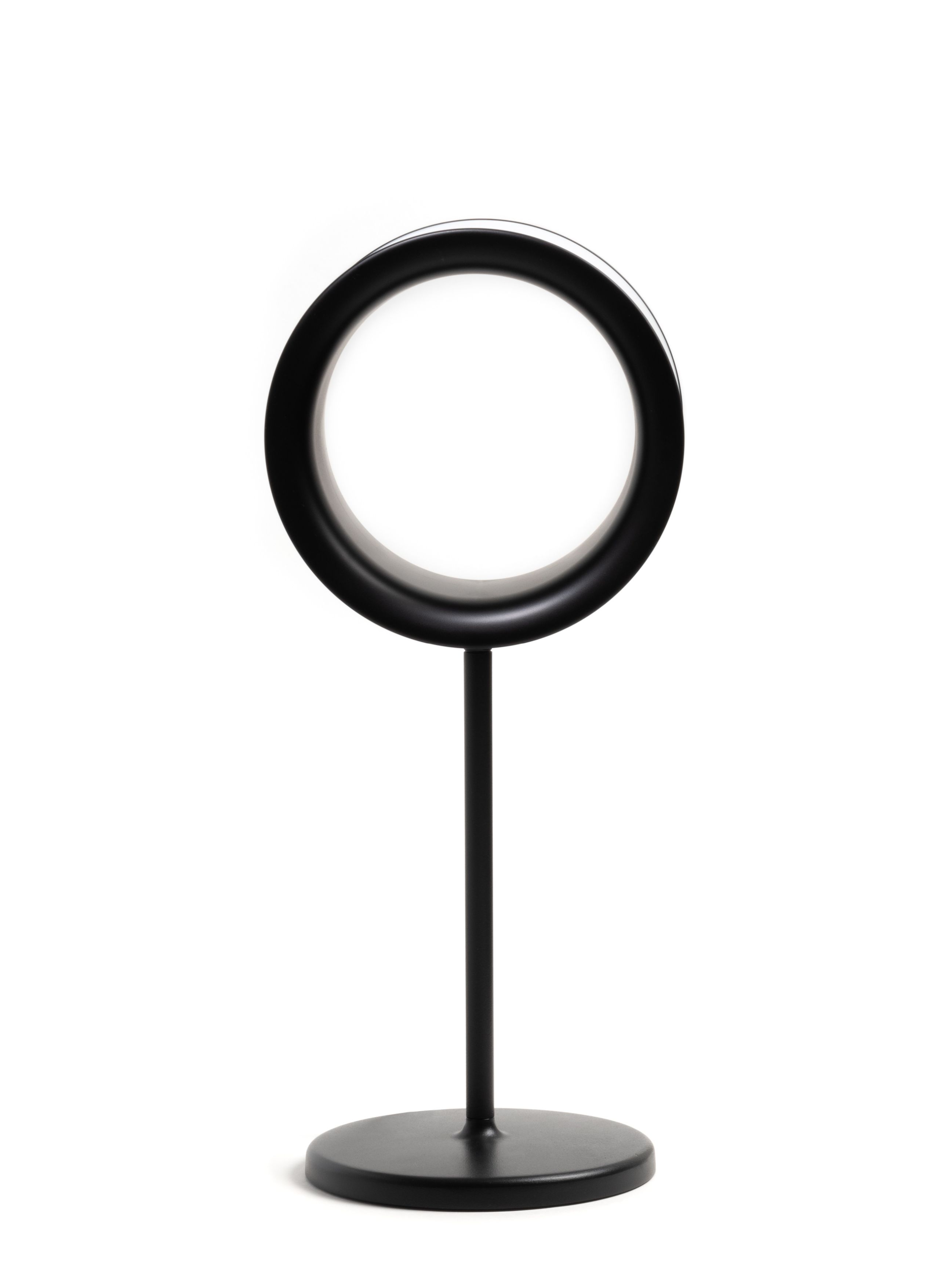 Schwarze Lost Tischleuchte von Magis: Moderne LED-Leuchte mit kreisförmigem Lampenschirm und minimalistischem Design.