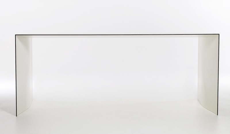 Schlichter, weißer Thinner Tisch von Karl Andersson & Soener, minimalistisches Design für moderne Wohnräume.
