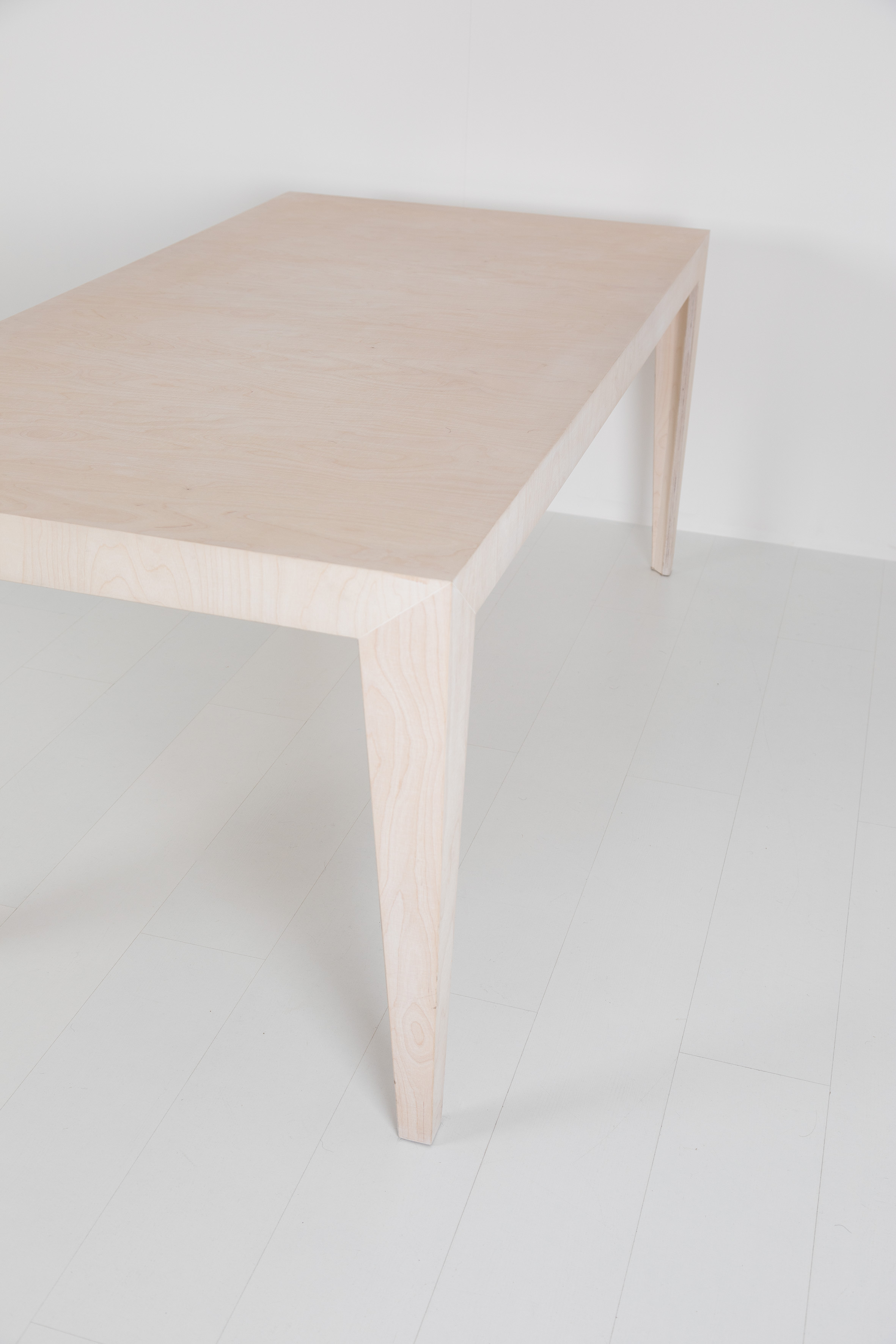 MARTA Minimalistischer Holztisch Das ganze Leben