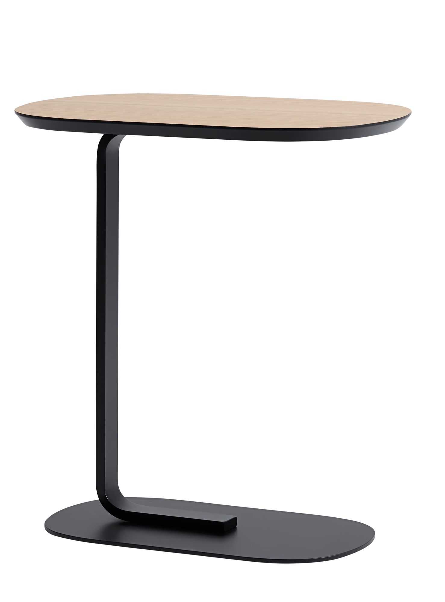 Muuto Relate Side Table Beistelltisch Low Schwarz mit heller Tischplatte und schwarzem Gestell.