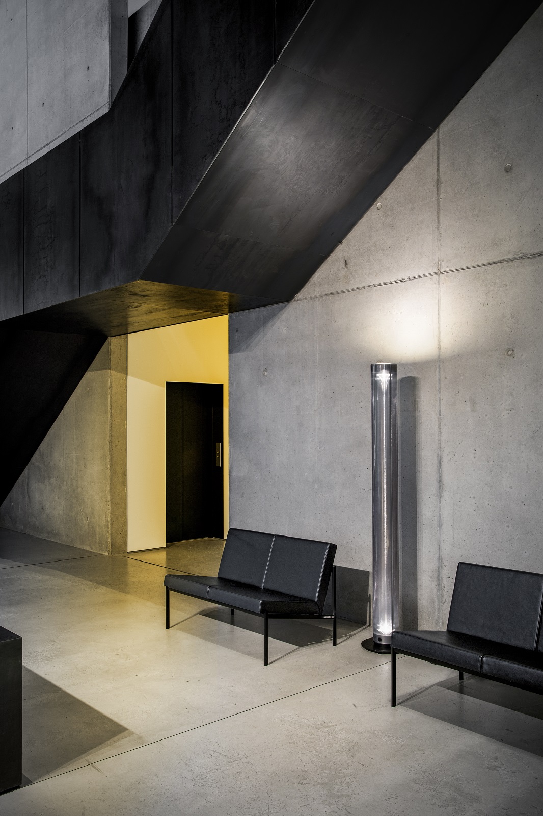 Twilight 360 Stehleuchte SCHWARZ EDITION Belux 