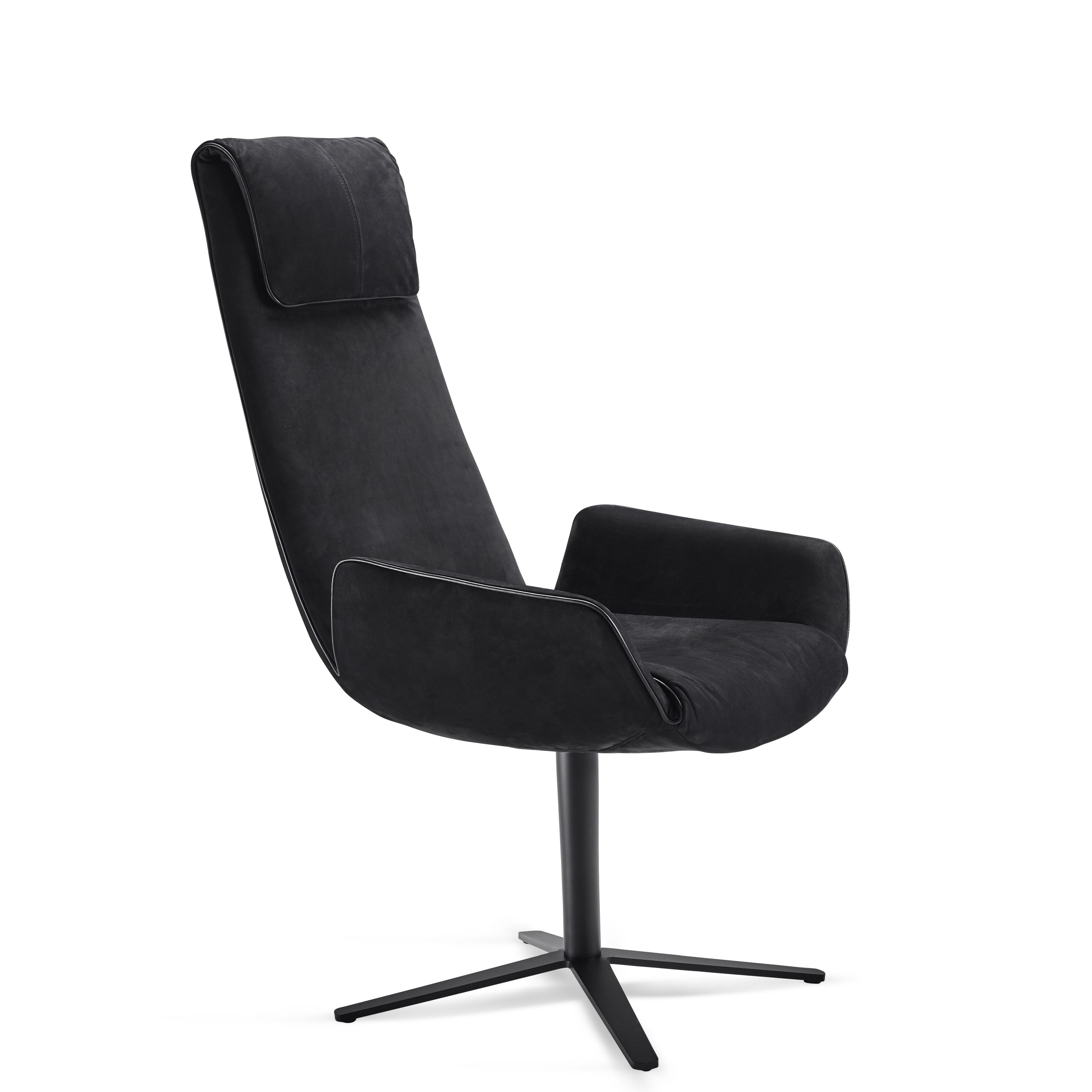 Schwarzer Amelie Armlehnstuhl von Freifrau Manufaktur mit hoher Rückenlehne und Drehfuß, modernes Design.