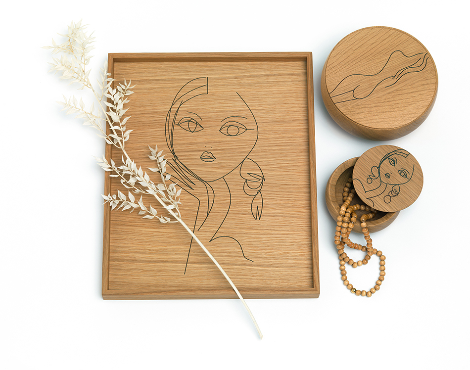 Schönbuch Irma Art Edition: Große Holzschale und Aufbewahrungsdosen mit filigranen Frauengesichtern als Dekoration.