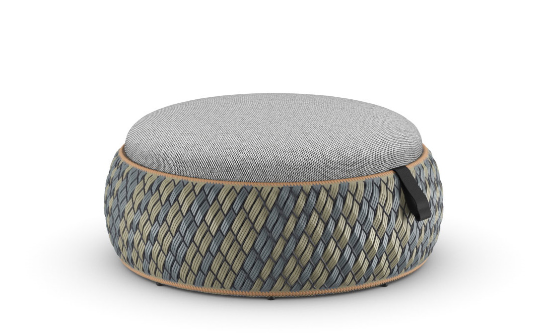 Dala Hocker von Dedon: Runder Outdoor Hocker mit grauem Kissen und geflochtenem Korpus.