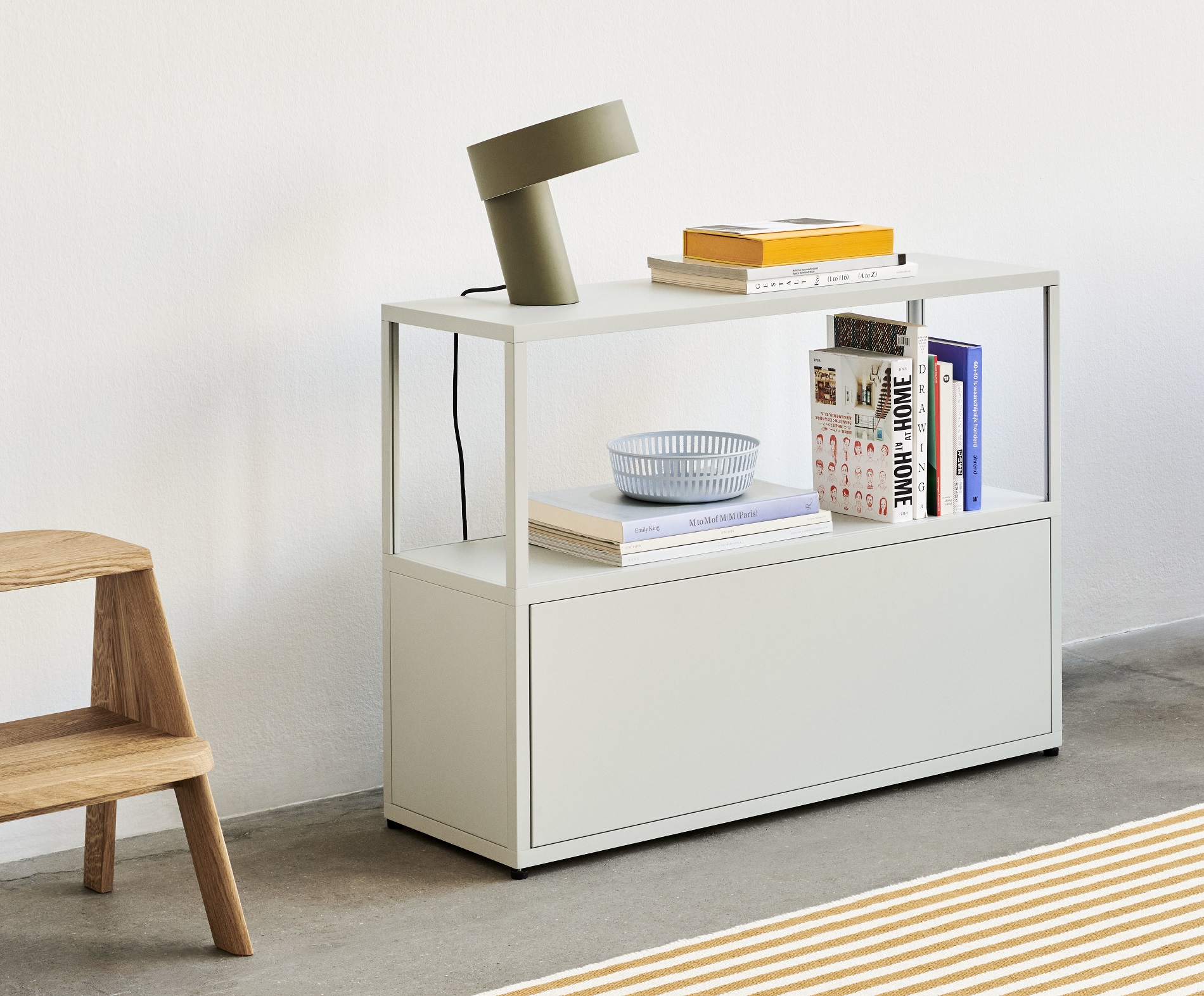 New Order Sideboard von Hay, eine moderne Aufbewahrungslösung mit Regalen und Schublade.