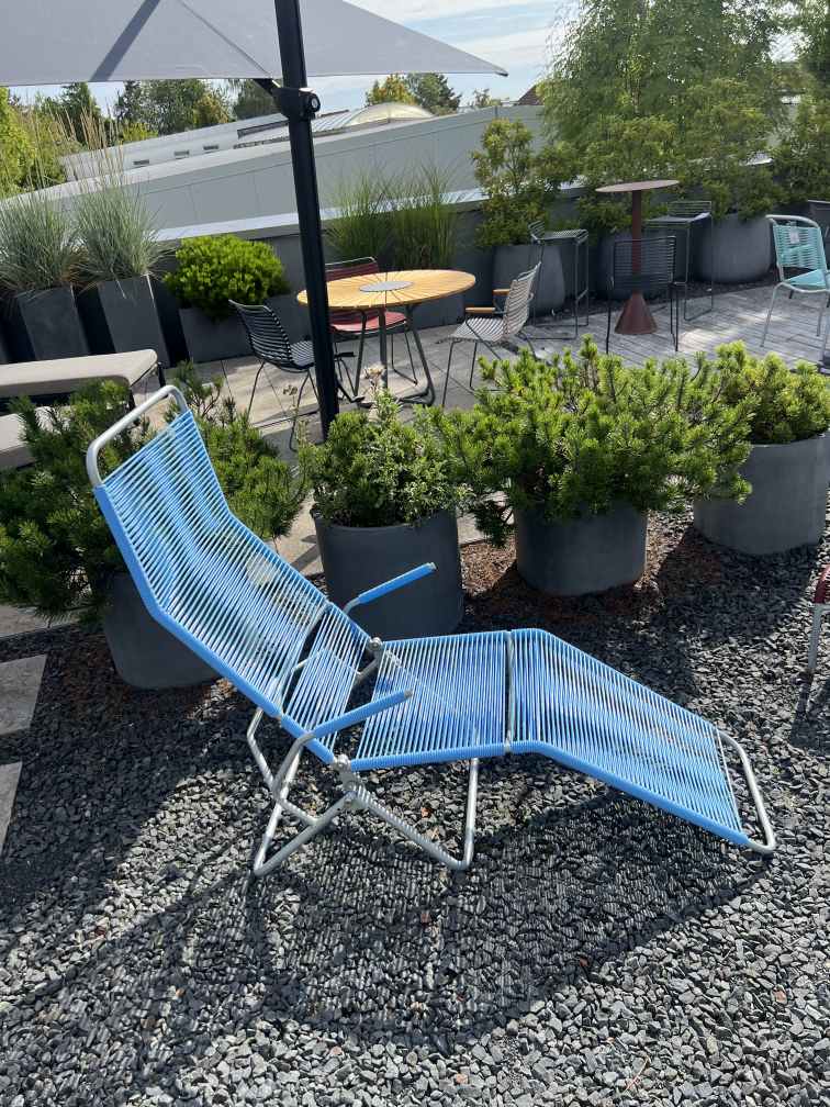Altorfer Liegestuhl Outdoor Hellblau NCS S 1060 B Embru AUSSTELLUNGSSTÜCK 