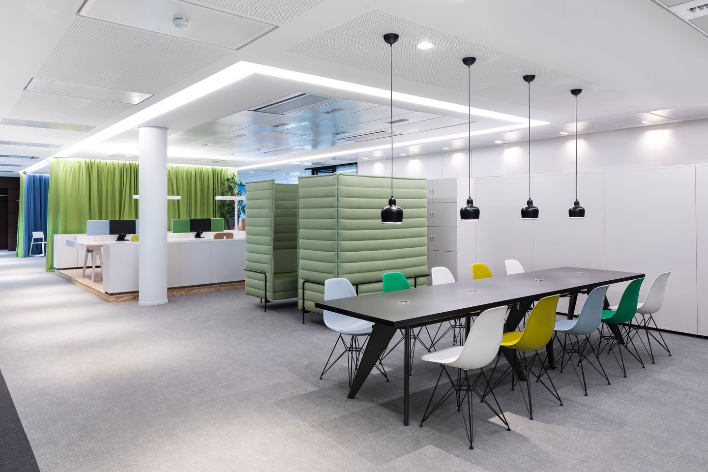 Eames Fiberglass Chair DSR Stuhl Vitra