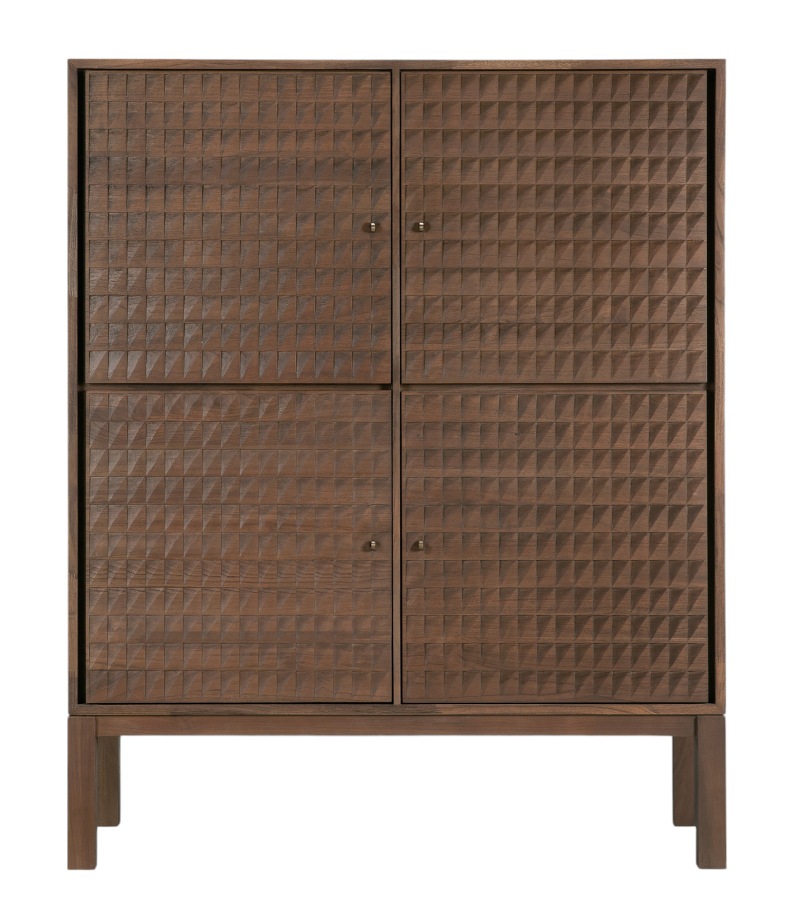 Sono Cupboard Anrichte Ethnicraft: Dunkelbraune Holzkommode mit vier Türen und geometrischem 3D-Muster.