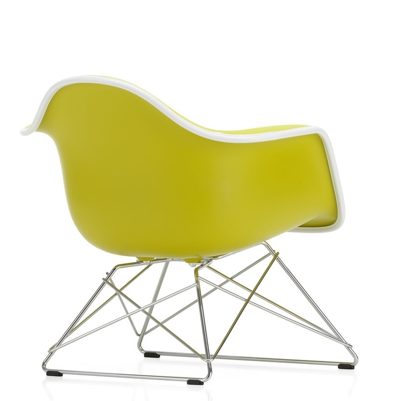 Gelber Eames Plastic Arm Chair LAR Stuhl mit Chromgestell von Vitra, Rückansicht.