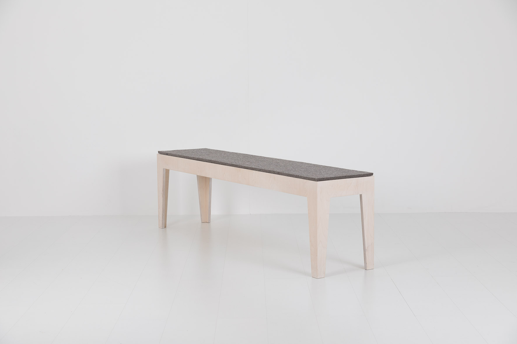 HILDE Bank B 140 cm / SCHWARZ Das ganze Leben EINZELSTÜCK