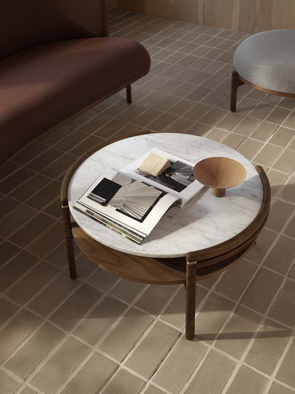 Runder Couchtisch RF1905 Sideways von Carl Hansen & Søn aus Nussbaum mit Marmorplatte.