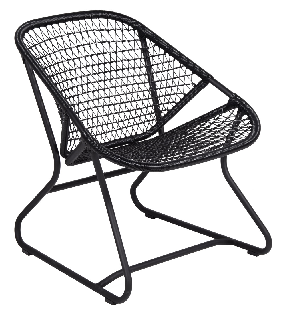 Schwarzer Sixties Sessel von Fermob für den Außenbereich mit filigranem, modernem Design.