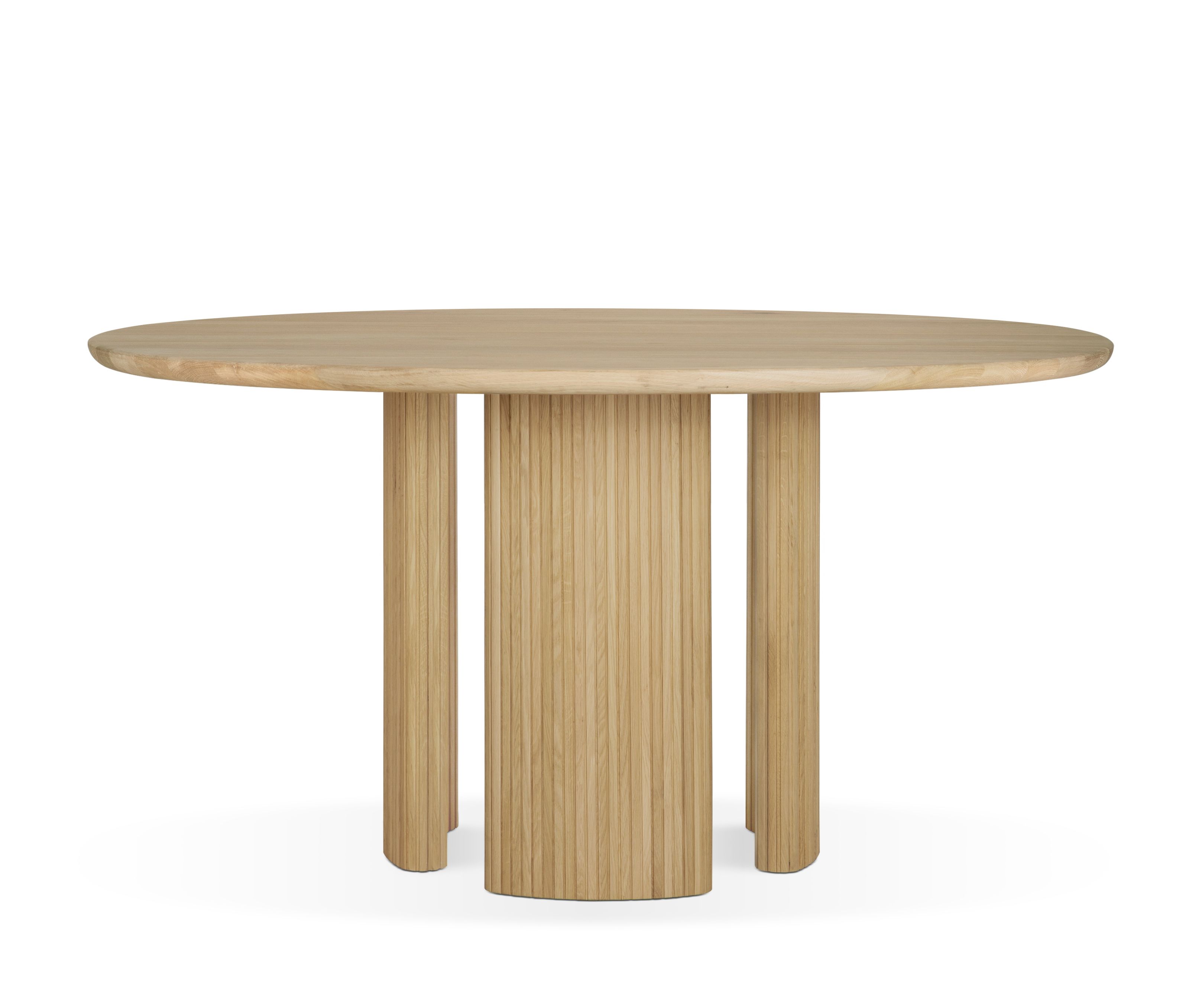 Ethnicraft Roller Max Tisch: Runder Esstisch aus hellem Massivholz mit geriffelten Beinen. Modernes Design.