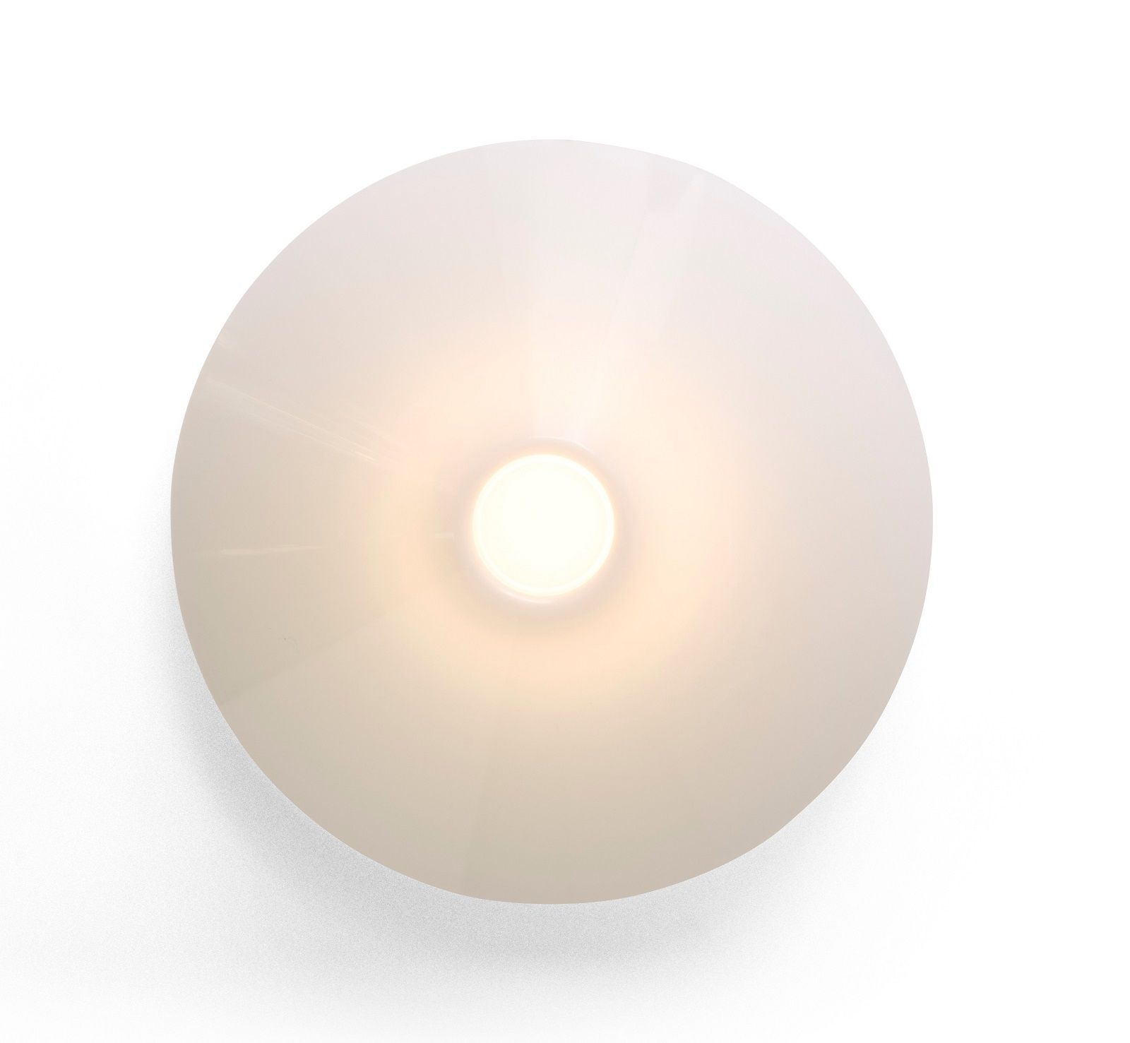 Nahaufnahme der Ono Wandleuchte von Hay, runde Deckenleuchte mit warmem Licht.