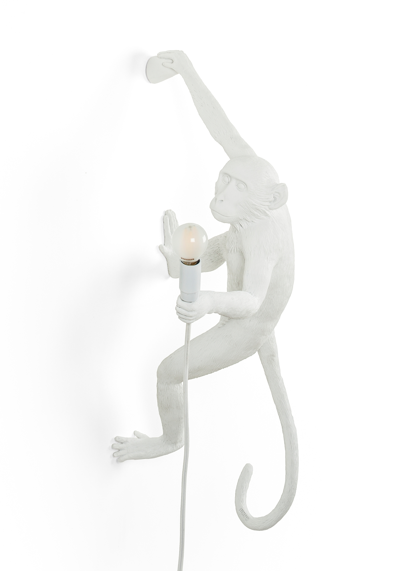 Weiße Monkey Lamp Wandleuchte von Seletti, Affe hält Lampe, modernes Design für Innenräume.