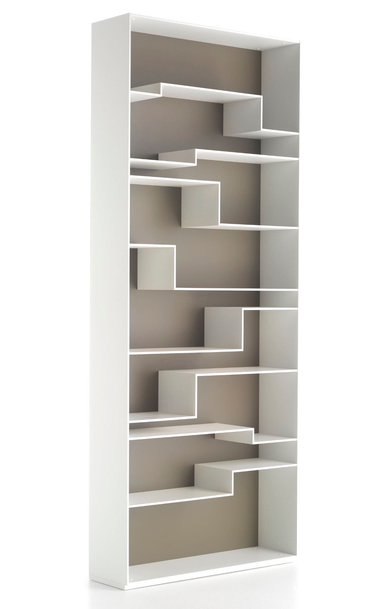 Weißes Melody Regalsystem von MDF Italia mit asymmetrischen Regalböden für Wohnzimmer und Büro.