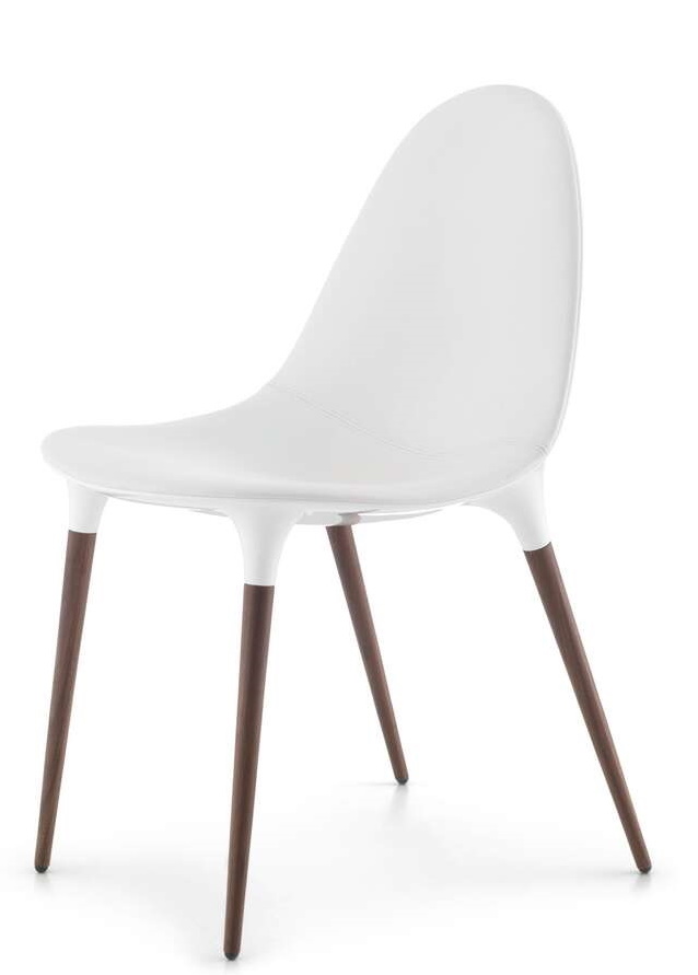 Weißer Caprice Stuhl mit Vierfußgestell von Cassina: Moderner Designstuhl mit Holzbeinen für Esszimmer.