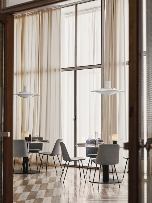 Rely Stuhl HW6 / HW7 / HW8 / HW9 AndTradition