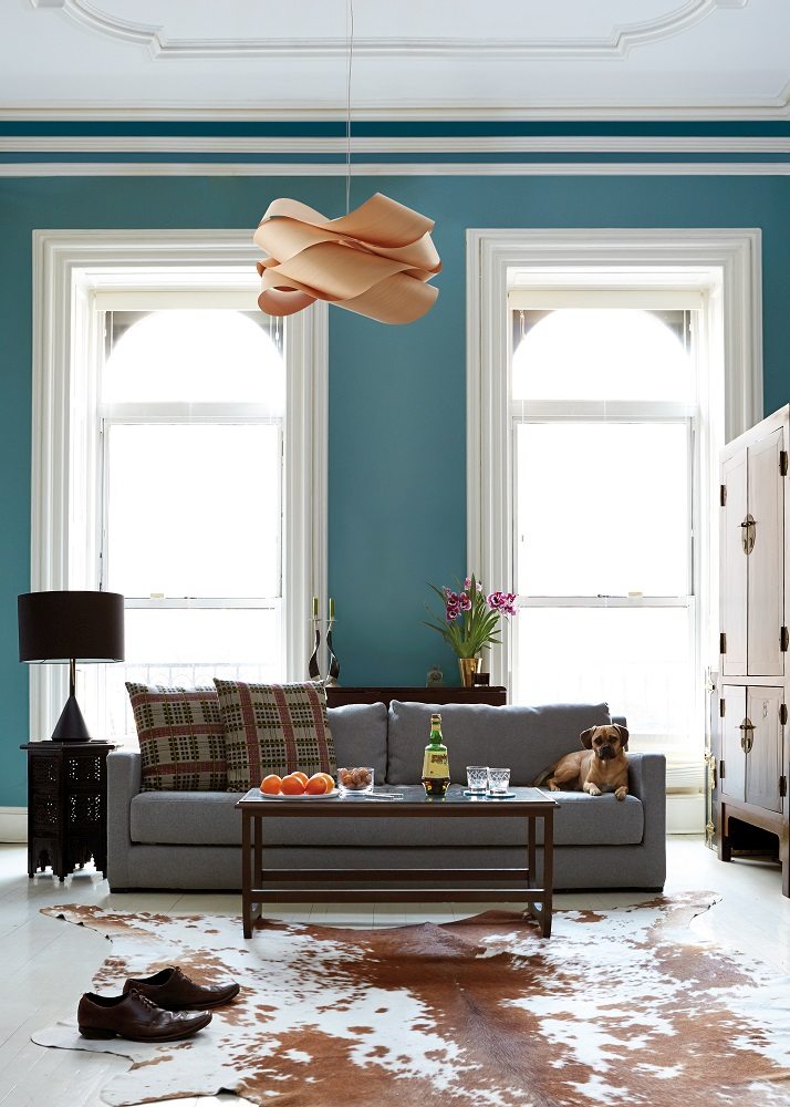 Link Suspension Pendelleuchte von LZF Lamps aus Buche, moderne Hängeleuchte im Wohnzimmer.