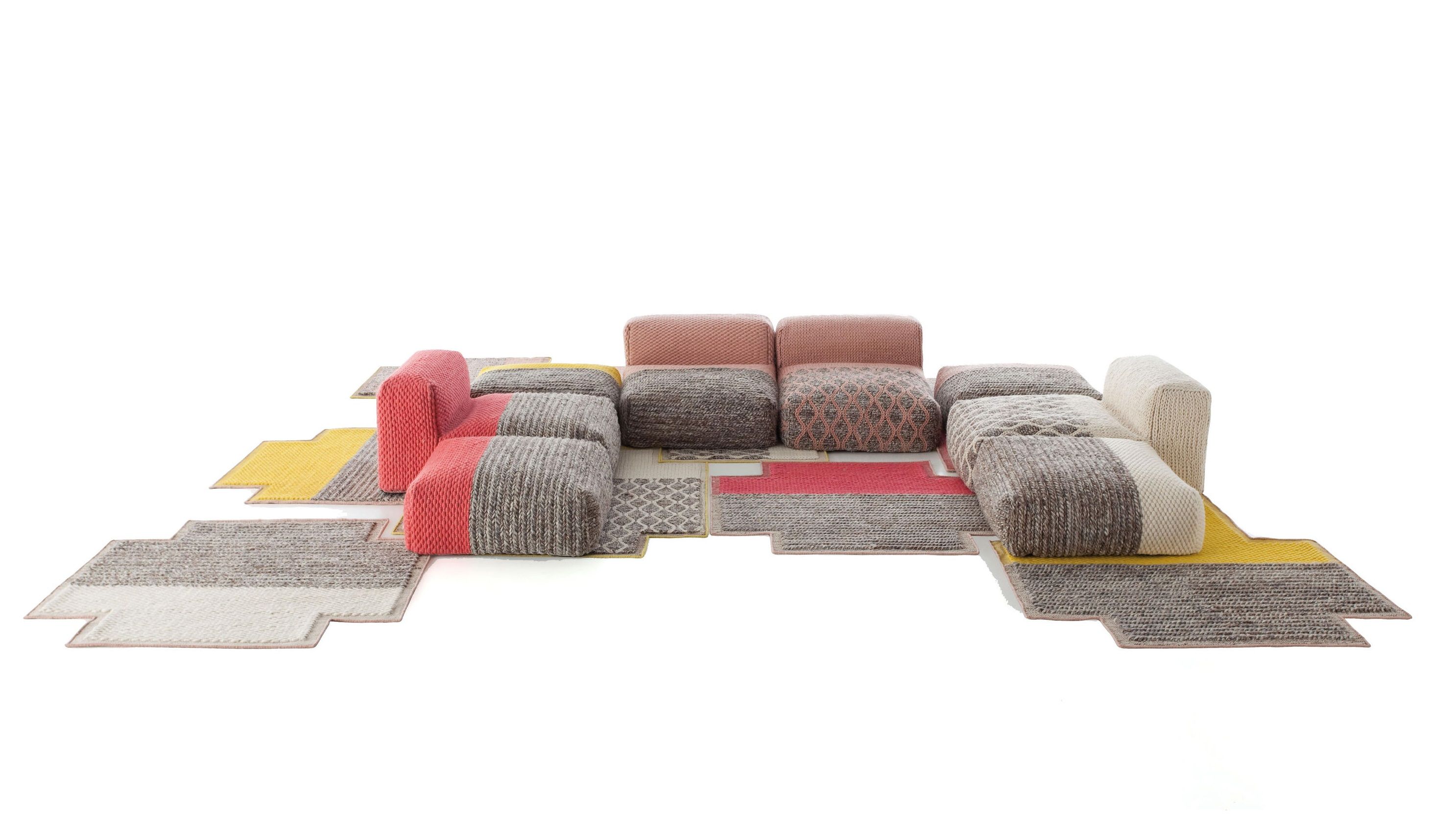 Mangas Space Rug Teppich, Plait Design, 160x160 cm, von Gan. Moderner Wollteppich mit bunten Elementen.