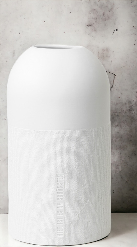 Weiße Formsprache Vase "Hier ist es am Schönsten" von Räder. Moderne Dekoration für Blumen und Pflanzen.
