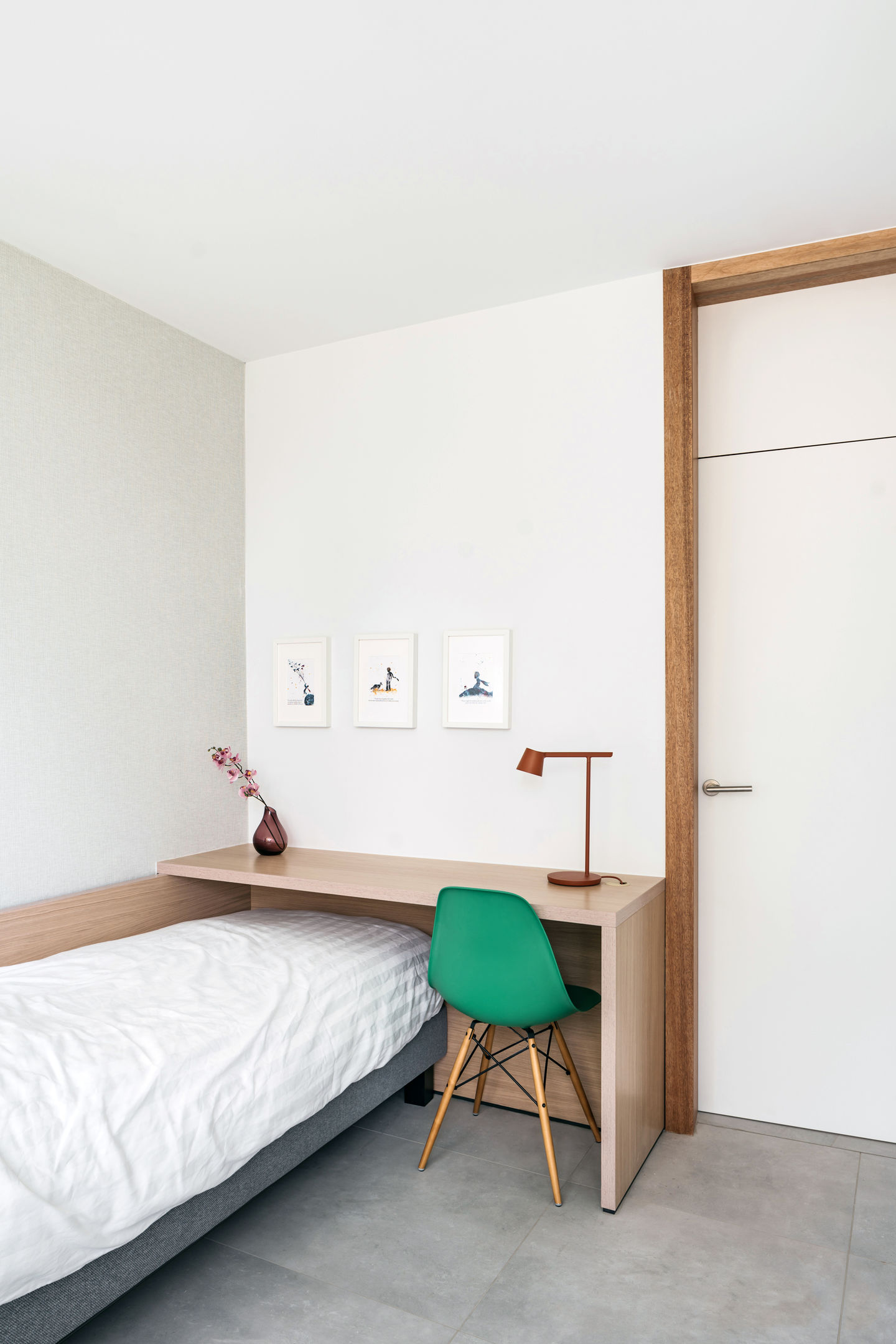 Eames Fiberglass Chair DSW Stuhl Vitra