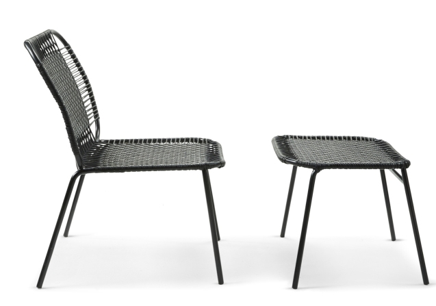 Schwarzer Cielo Fußhocker von ames für den Außenbereich, passend zum Gartenstuhl, modernes Design.