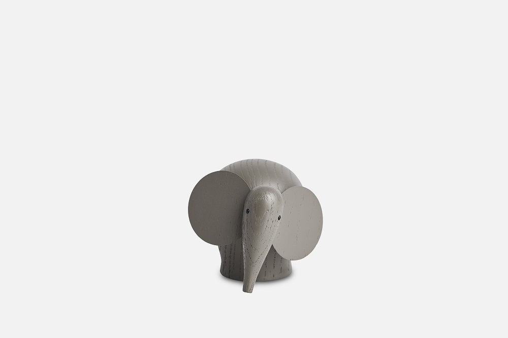 Nunu Elephant Holzelefant in Taupe von Woud, eine dekorative Holzfigur für Kinderzimmer.