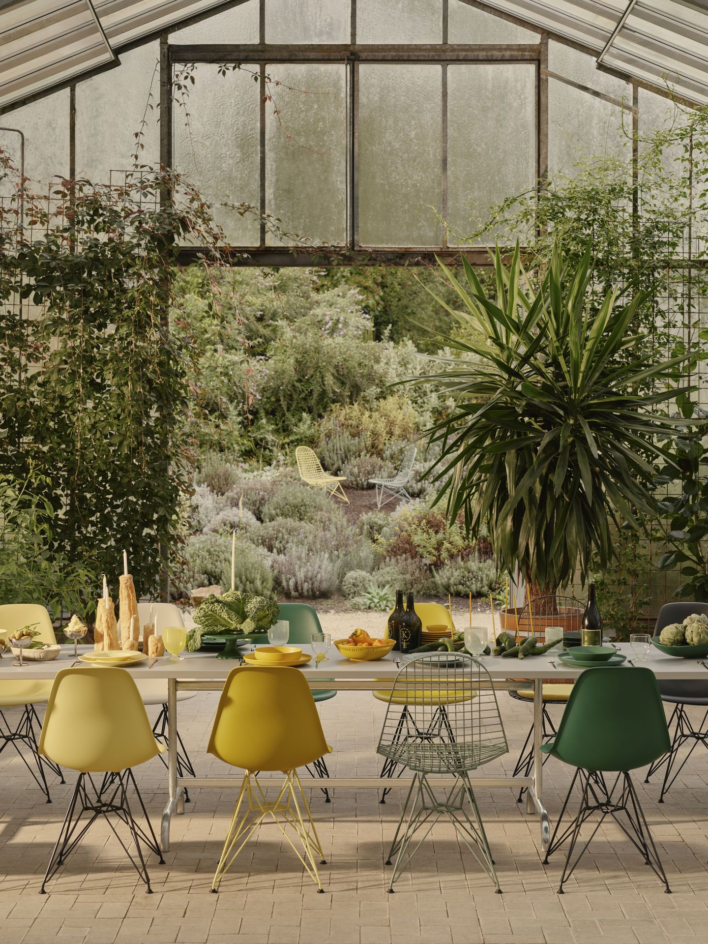 Eames Fiberglass Chair DSR Stuhl Vitra