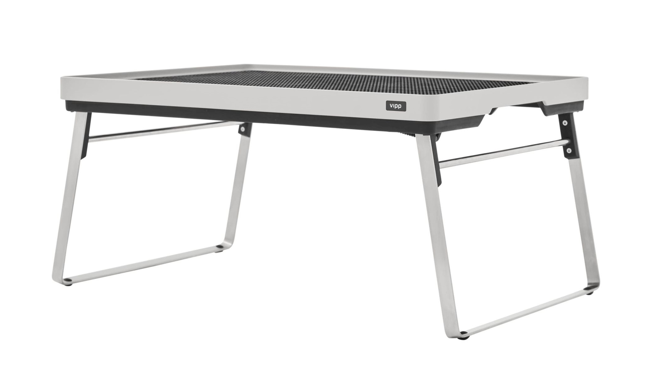 Vipp Tray Tisch für den Außenbereich, graue Tischplatte und silbernes Gestell.