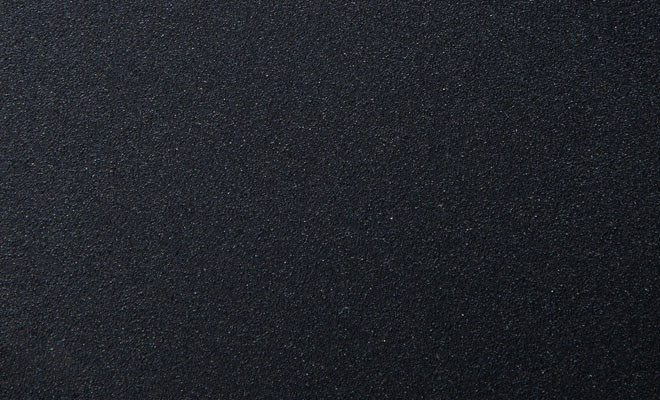 Tiefschwarz pulverbeschichtet