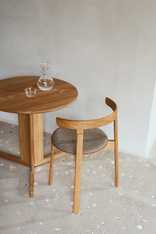 Lunar Stuhl Eiche mit Sitzkissen Form & Refine