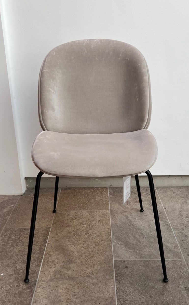 Beetle Chair Stuhl gepolstert HARALD 233 Gubi AUSSTELLUNGSSTÜCK