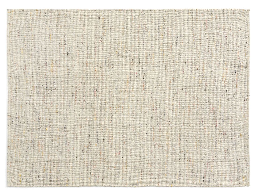 Detailaufnahme des Crayon Rug Teppichs von Hay, ein beiger Teppich mit farbigen Akzenten.