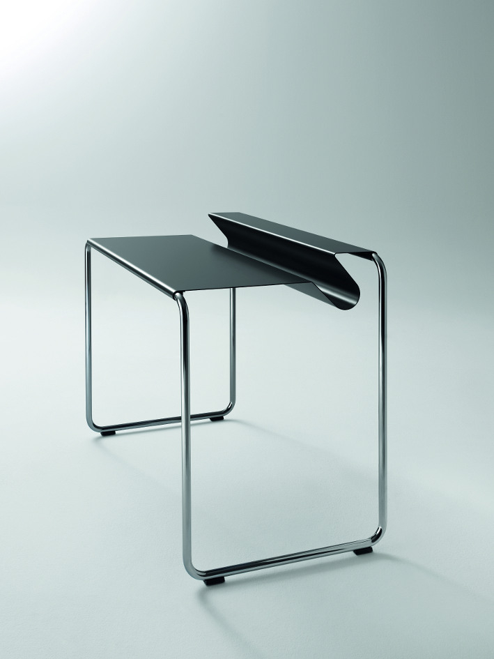 PS07 Sekretär von Müller Möbelfabrikation: Moderner Schreibtisch mit Ablage, Stahlrohrgestell und minimalistischem Design.