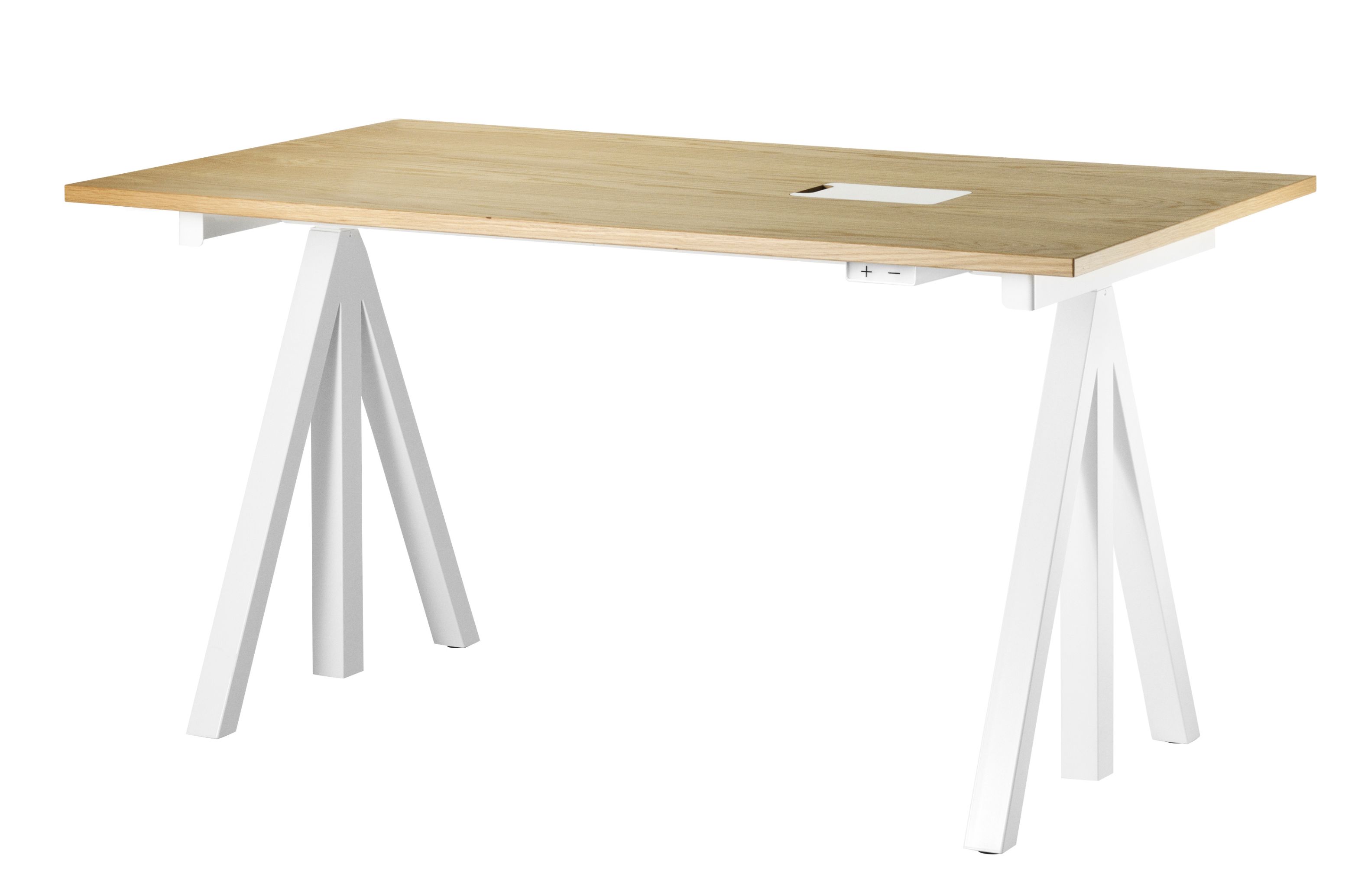 String Furniture Works Schreibtisch, höhenverstellbar, 140 cm breit, helle Holzplatte, weißes Gestell, modernes Design für Büro und Homeoffice.