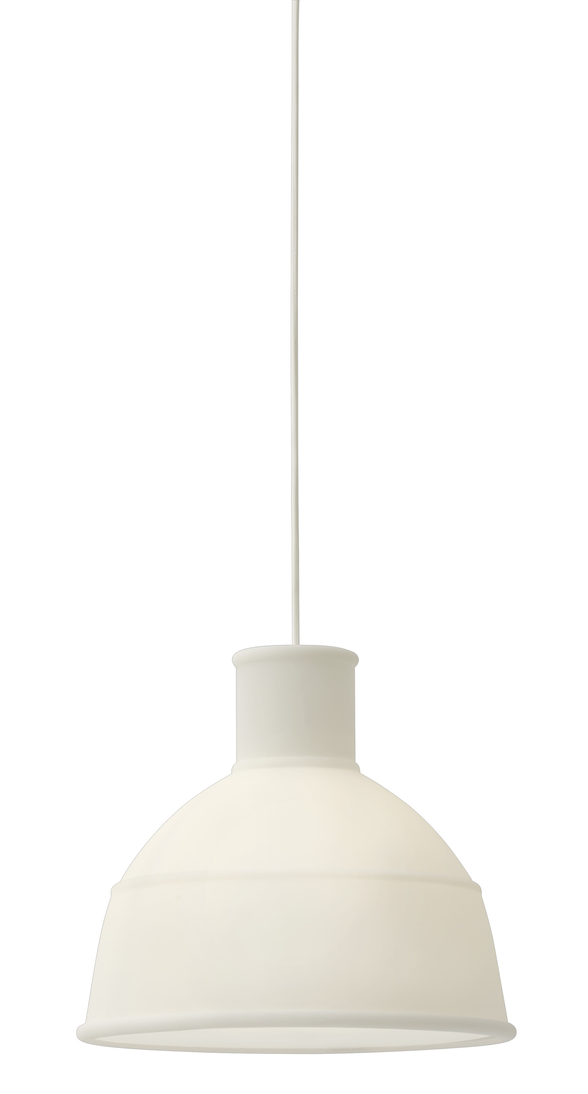 Nahaufnahme der Muuto Unfold Pendelleuchte in transluzentem Weiß, moderne Hängelampe für stilvolle Innenräume.