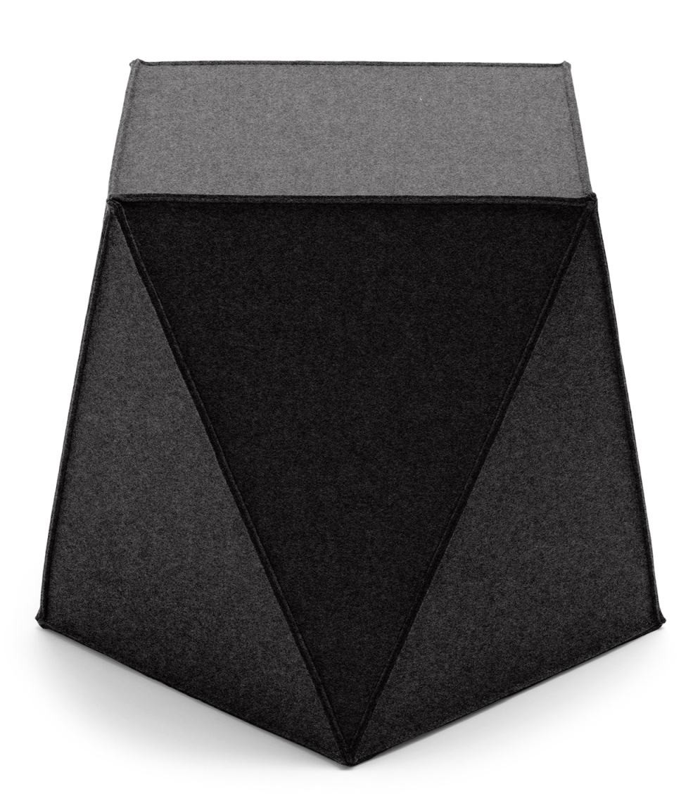 Brilli Sitzmöbel von Hey Sign: Moderner, grauer Filzhocker mit geometrischem Design für Wohnzimmer und Büro.