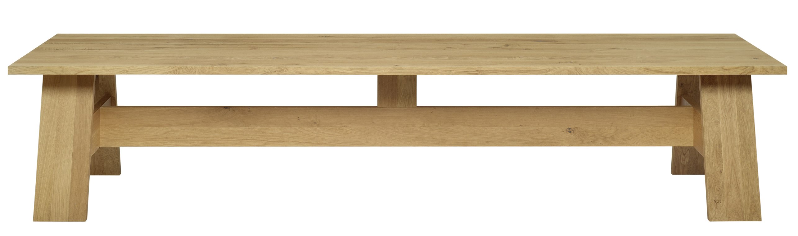 DC01 Fayland Tisch von e15: Geölter Eichentisch mit klarer Linienführung und massiver Bauweise.
