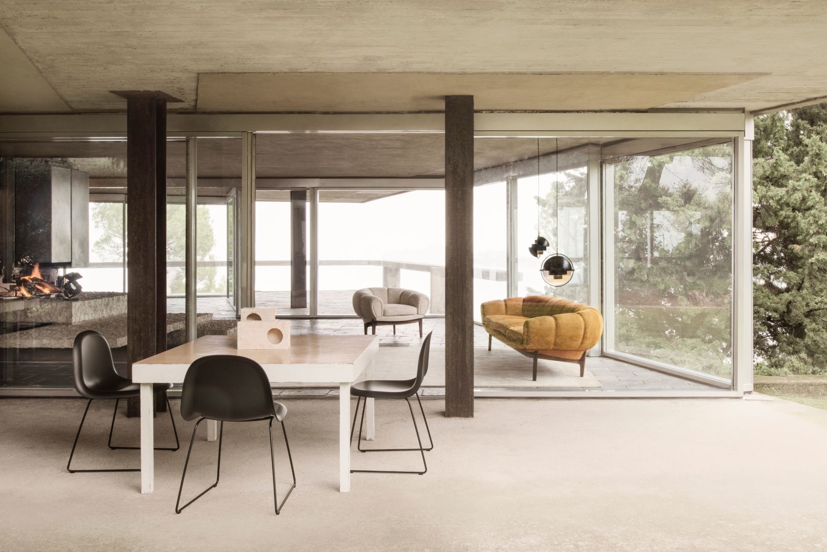 3D Esszimmerstuhl Kunststoff schwarz - Sledge Base Filzgleiter stapelbar Gubi