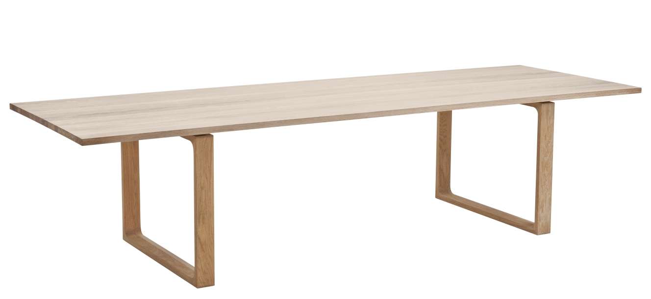 Essay Tisch von Fritz Hansen aus hellem Eichenholz, moderner Esstisch für Esszimmer.