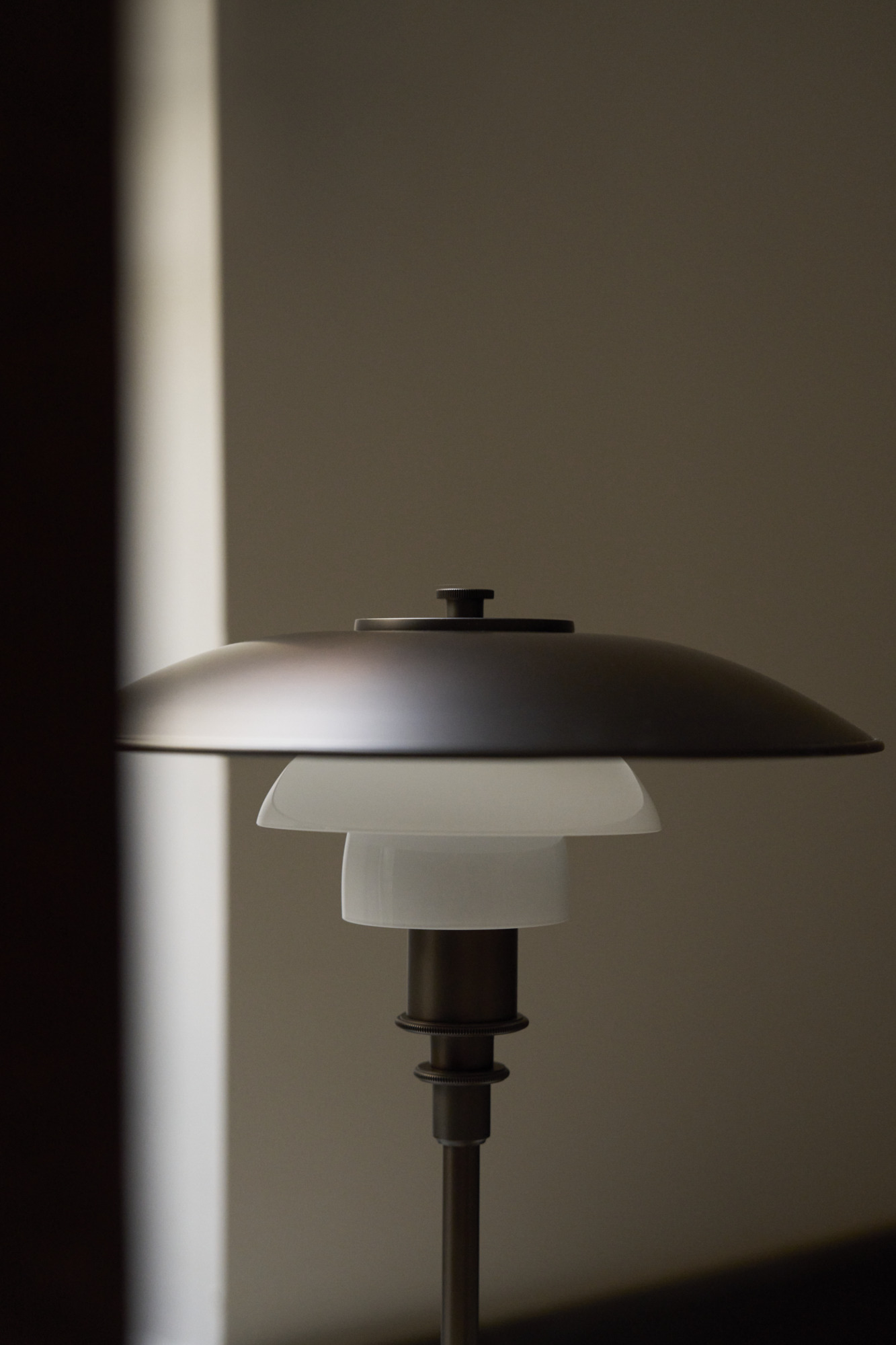 PH 3/2 Aged Brass Opal Tischleuchte Louis Poulsen