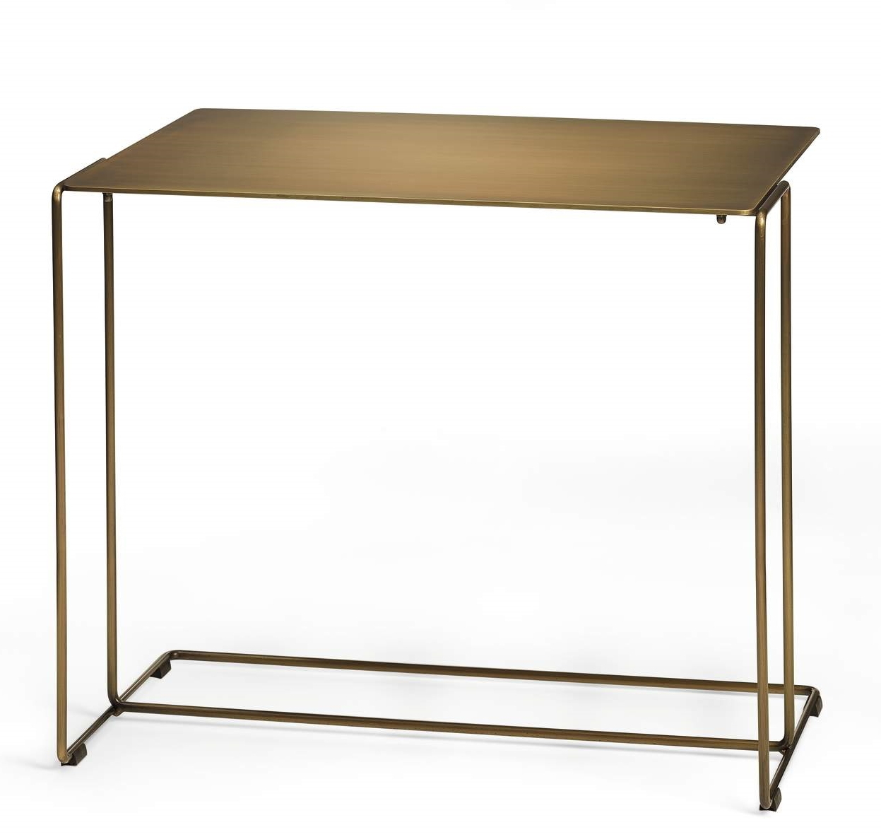 Oki Beistelltisch von Walter Knoll, goldfarben, minimalistisches Design, rechteckige Tischplatte, filigranes Metallgestell.