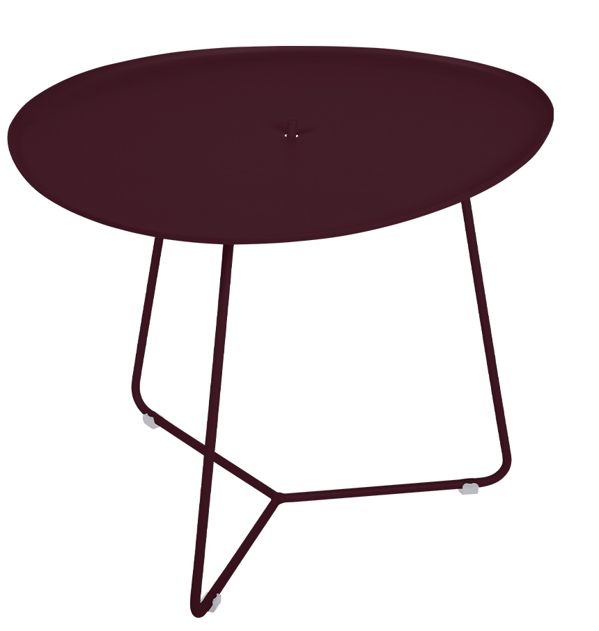 Kleiner, runder Outdoor-Tisch Cocotte von Fermob in Schwarzkirsche, ideal für Balkon oder Terrasse.